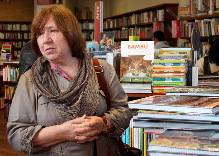 La Nobel Svetlana Alexiévich aterrizó directo al Centro cultural Garcia Márquez en el centro de Bogotá