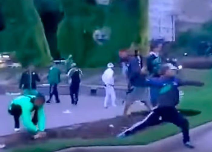 Video: barra del Cali apedrea a hinchas del Boca en pleno Buenos Aires