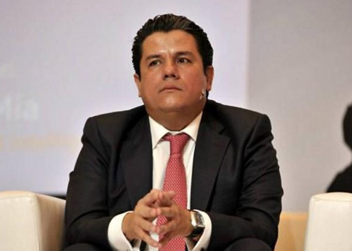 El nuevo ministro de Minas inició con el pie izquierdo