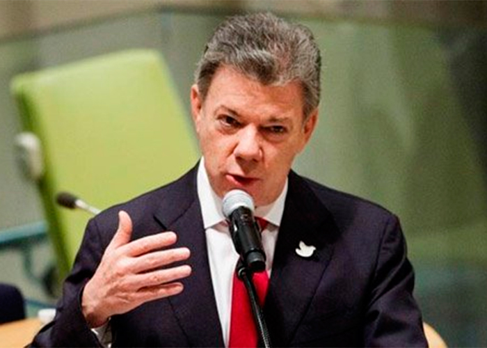 Crisis ministerial precipita el regreso de Santos de Nueva York