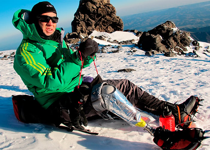 Apoyado en una prótesis, el manizalita Nelson Cardona ascendió al Everest