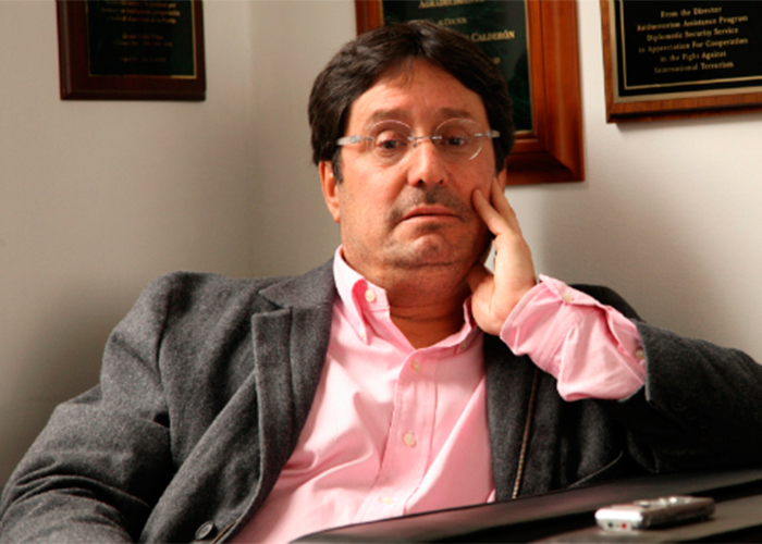 El trino descachado de Pacho Santos