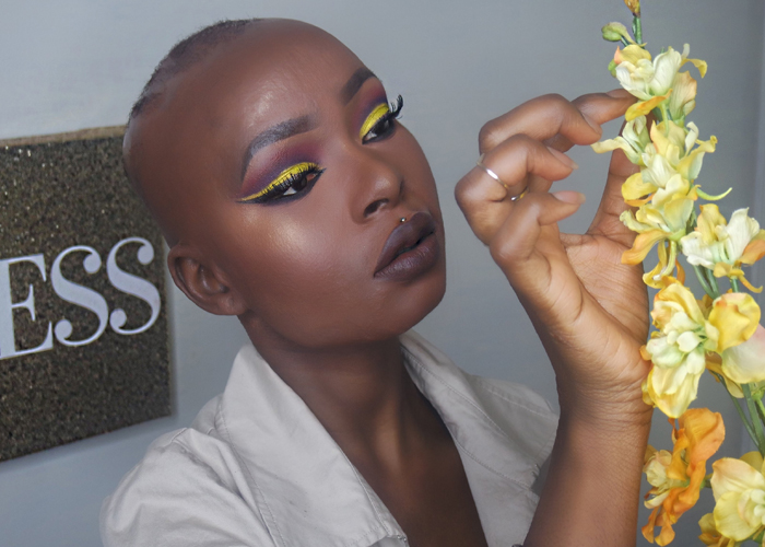 Sobreviviente de quemaduras con aceite se convierte en maquilladora profesional