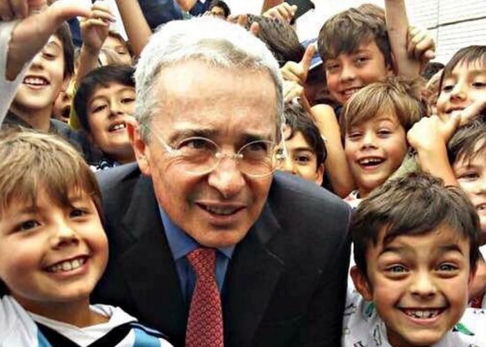 Uribe habló en el Gimnasio Campestre contra el Proceso de Paz