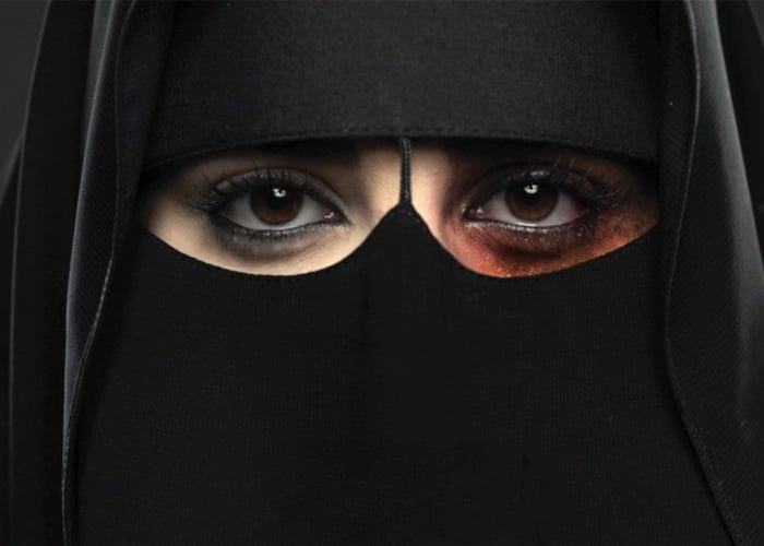 Políticos islámicos piden poder ‘golpear ligeramente’ a sus esposas
