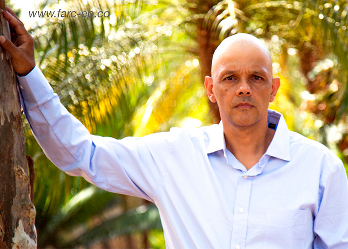 El nuevo look de 'El Paisa' en La Habana: su biografía según las FARC