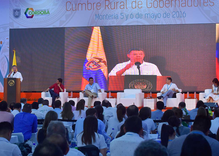 Gobernadores y diputados con la paz