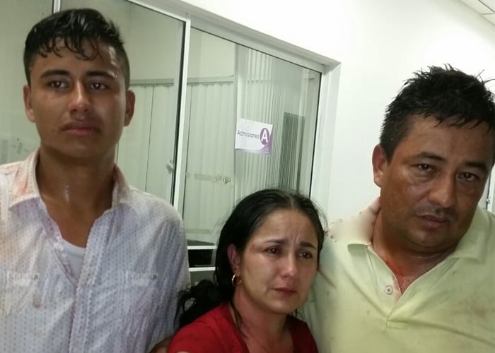 Con pata, puño y bolillo, policías agreden a familia en Yopal