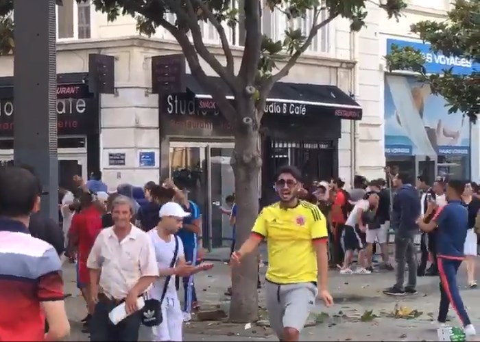 Un hincha colombiano en la estampida hooligan de la Eurocopa