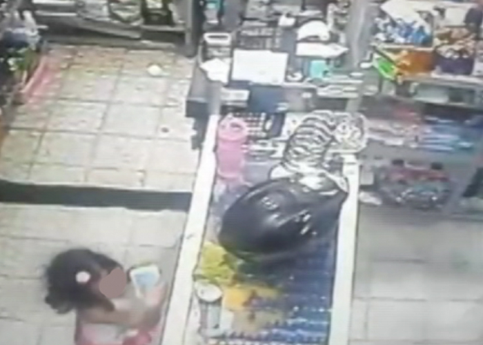 Pareja utiliza a menor de edad en Florencia para robar