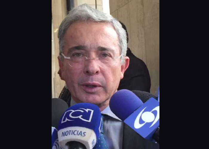 RCN y Caracol: desmovilícense, Colombia ya no los soporta más