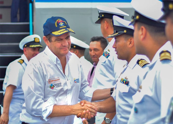 Germán Vargas Lleras sin el botón con el eslogan de ‘Sí a la paz’