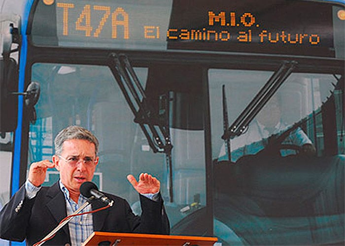 El desastre del transporte masivo en Colombia