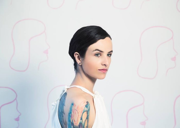 Música electrónica hecha con 9 cajas de colores