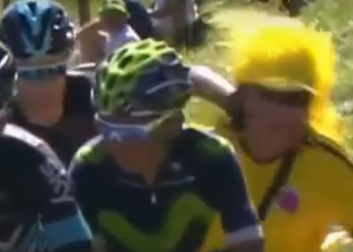 Video: el brutal puñetazo de Chris Froome a un hincha colombiano