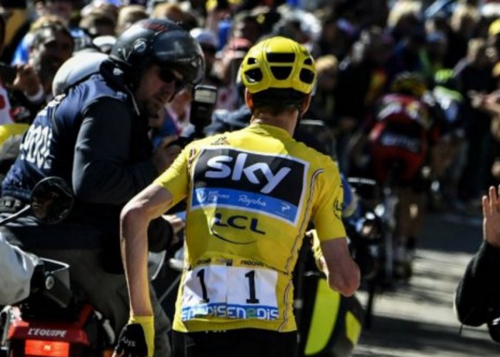 Tour de Francia: controvertida decisión mantiene a Froome como líder