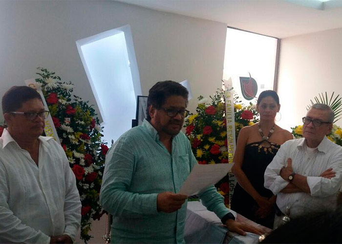 Iván Márquez en el entierro de su madre en Neiva