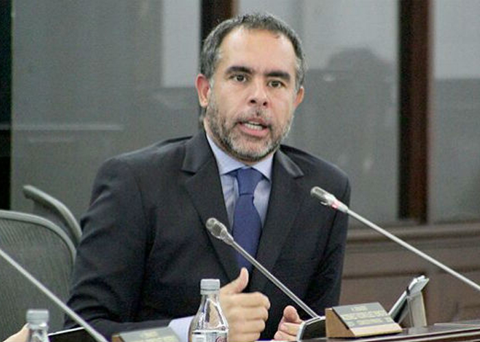 Primera jugada de Benedetti como delegado de Santos para hablar con Uribe