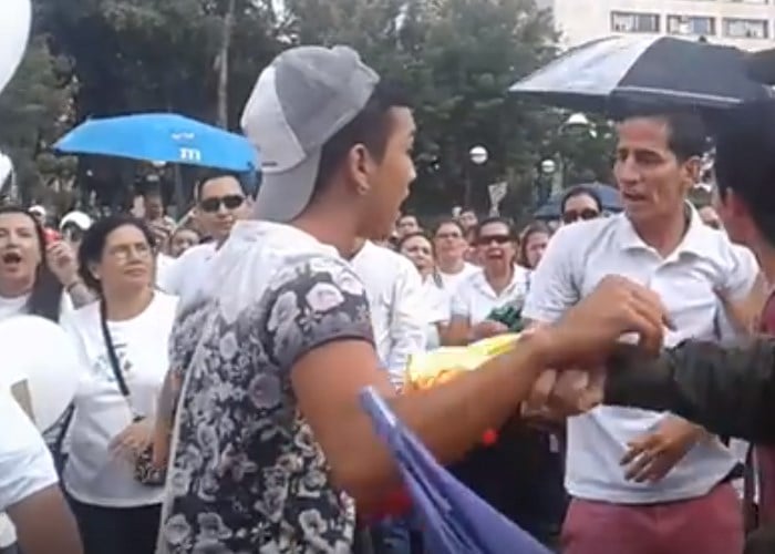 Video: un gay estuvo a punto de ser linchado en manifestación a favor de la familia