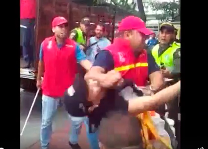 En video: la golpiza a una mujer que le dio un funcionario de la alcadía de Bucaramanga