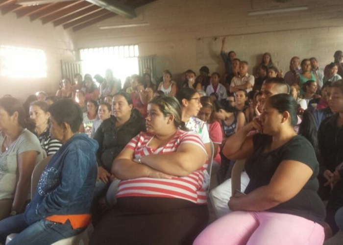 Comunidad hizo reversar implementación de jornada única en colegio de Medellín