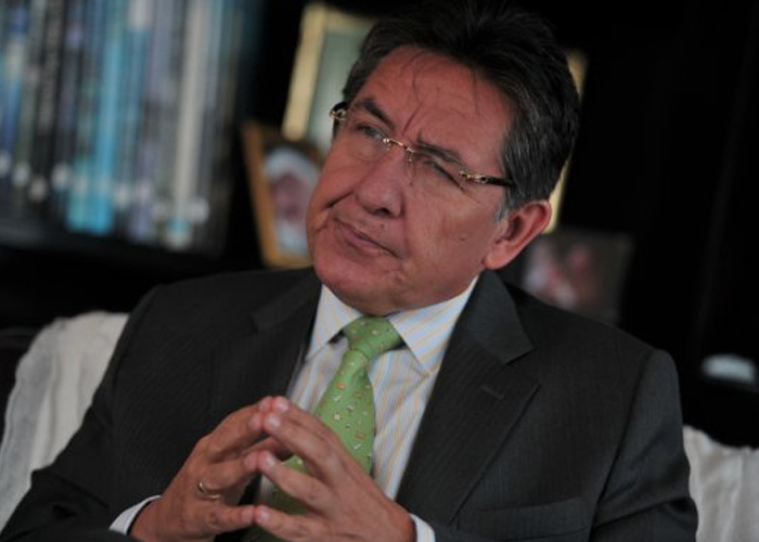 Néstor Humberto Martínez le pone el ojo a SaludCoop