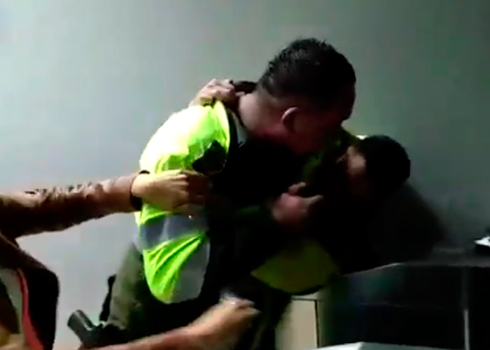 En video: hasta con un arma de fuego Policía habría agredido a periodistas de CityTV