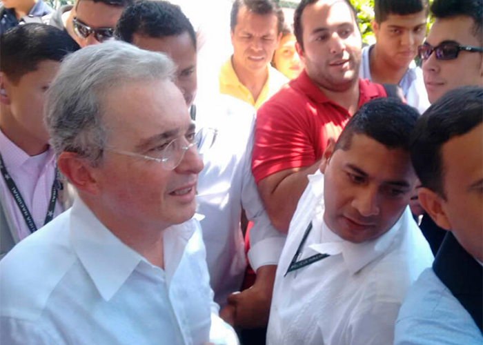 La rechifla a Uribe (y su contra rechifla) en la Uninorte