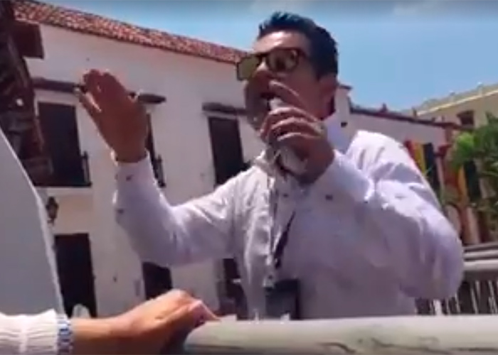 Video: El funcionario que agredió a los periodistas en Cartagena