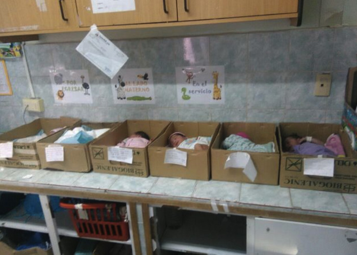 Las incubadoras de cartón en donde nacen los bebés venezolanos