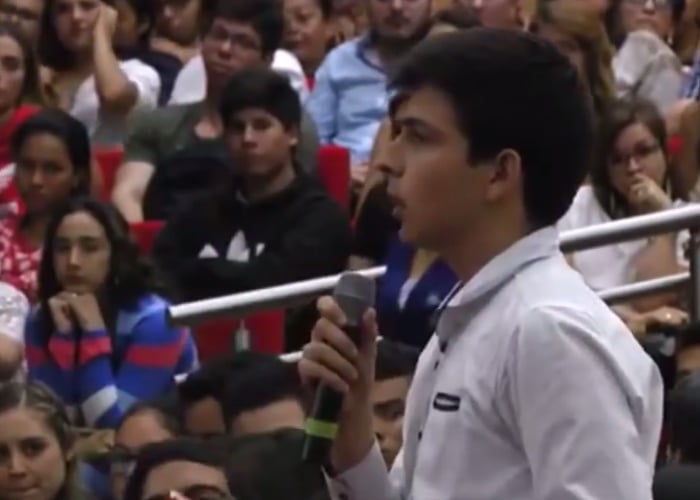 “Presidente Uribe, el mínimo respeto que le pedimos es que hable con argumentos no con demagogia populista