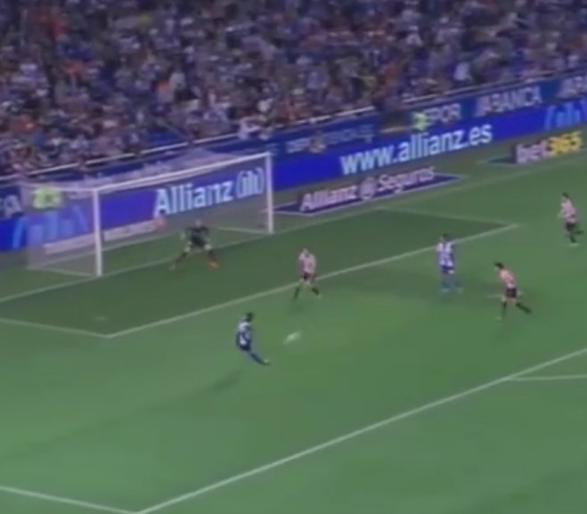 Video: Marlos Moreno hace el ridículo en su debut europeo