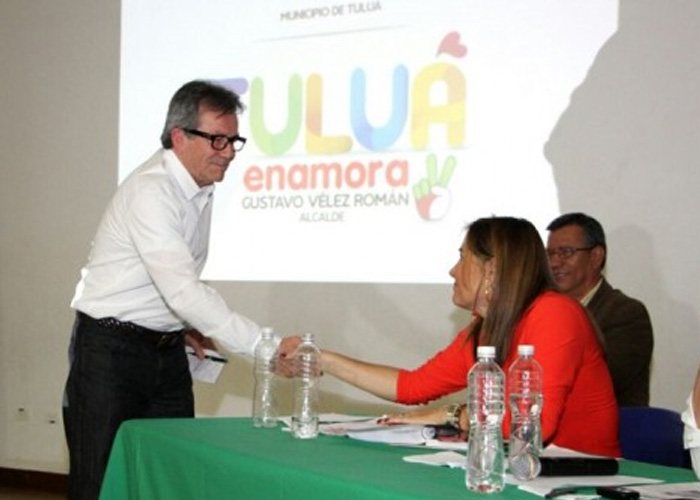 Exguerrillero del ELN pide perdón a Senadora del Centro Democrático por su secuestro