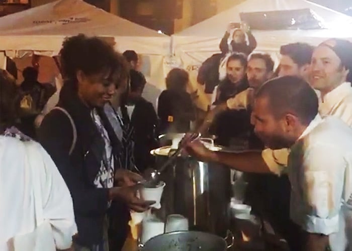 VIDEO: Así alimentan chefs de los mejores restaurantes a los muchachos de la plaza de Bolívar