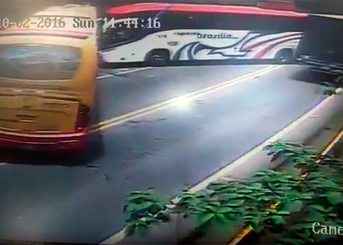 EN VIDEO: el impresionante choque de frente entre 2 flotas en Cundinamarca