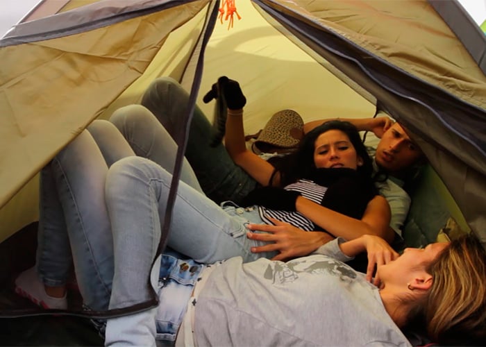 ¿Qué mantiene a 120 muchachos acampando en la Plaza de Bolívar?