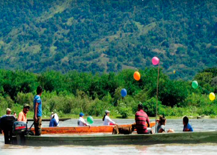 Magdalena marcha en canoas por la paz