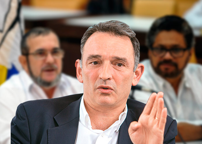 Emisarios de Uribe se sientan con Enrique Santiago, el asesor jurídico de las Farc