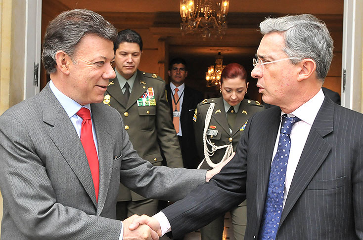 Uribe felicita a Santos por el Premio Nobel