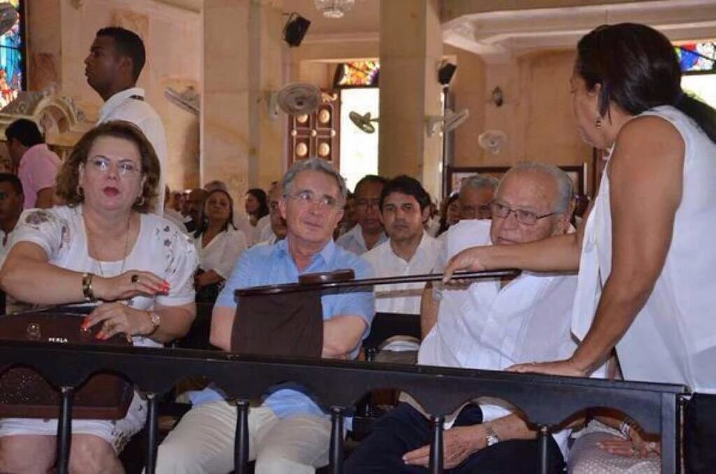 ¿A Uribe no le gusta dar limosna en la misa?