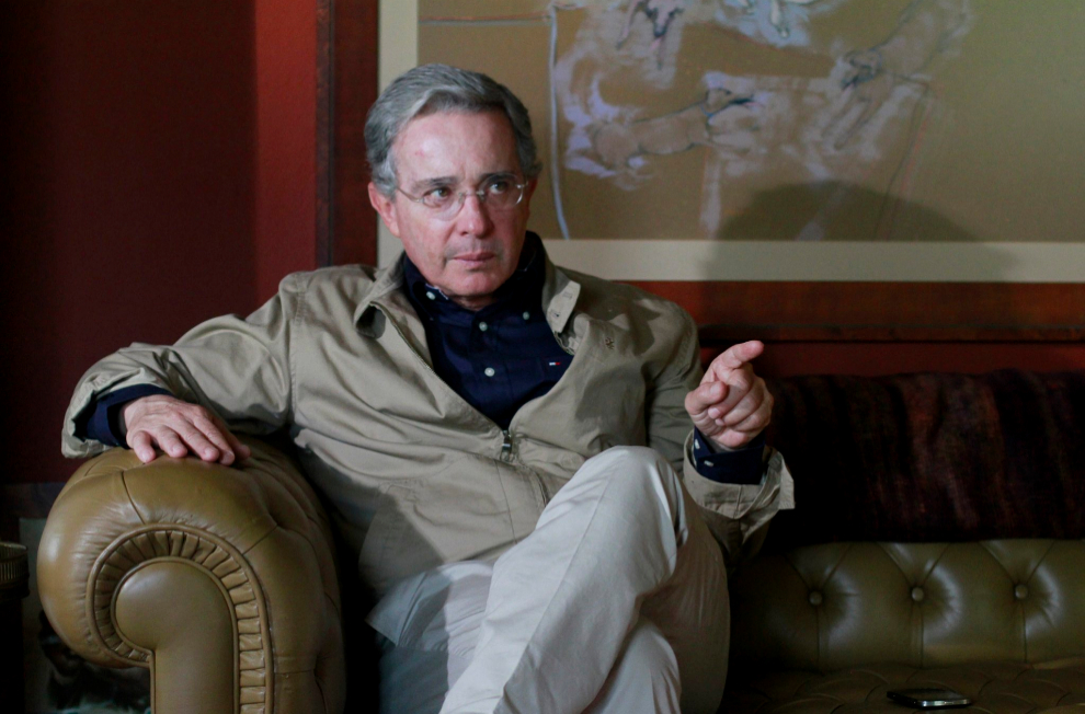 Uribe recibe su triunfo en su casa en Rionegro, Antioquia