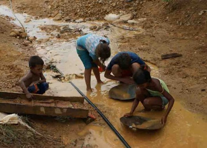 “En Segovia, Antioquia nos cambiaron instrumentos musicales por instrumentos de minería”