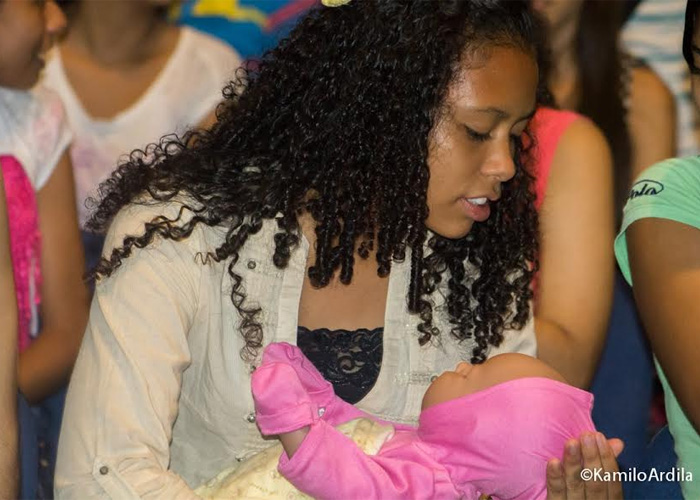 Con bebés robots el alcalde de Florencia inicia la guerra contra el embarazo adolescente