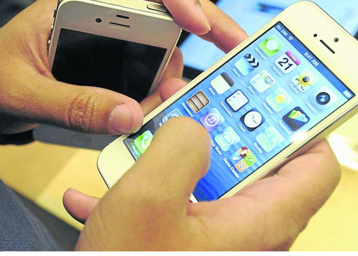 Factura de celulares se gravaría un 30%