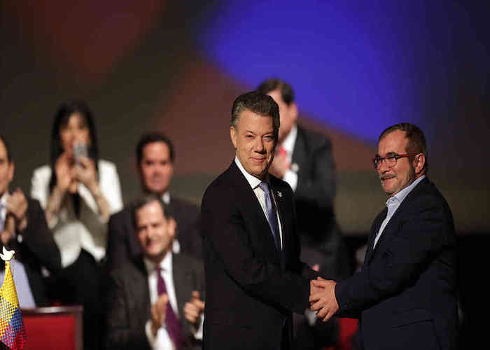 De la firma en Cartagena a la firma en el Teatro Colón