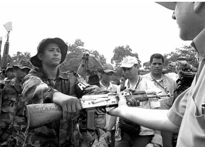 ¿Por qué no ha funcionado la reintegración de subversivos en Colombia?