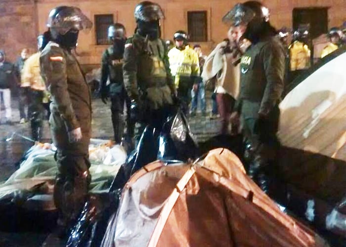 Así fue el desalojo del campamento por la paz