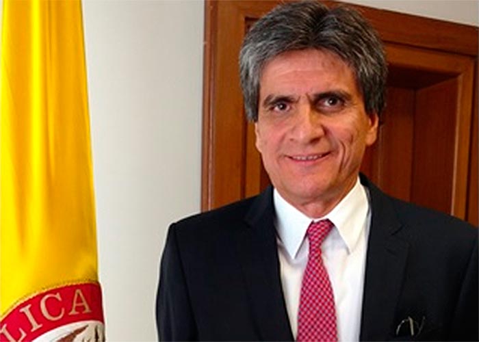 Antonio Lizarazo hizo sentir su peso en el gobierno para alcanzar la Corte Constitucional