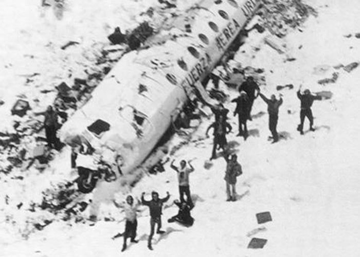 El equipo de Rugby que sobrevivió a un accidente aéreo comiendo cadáveres
