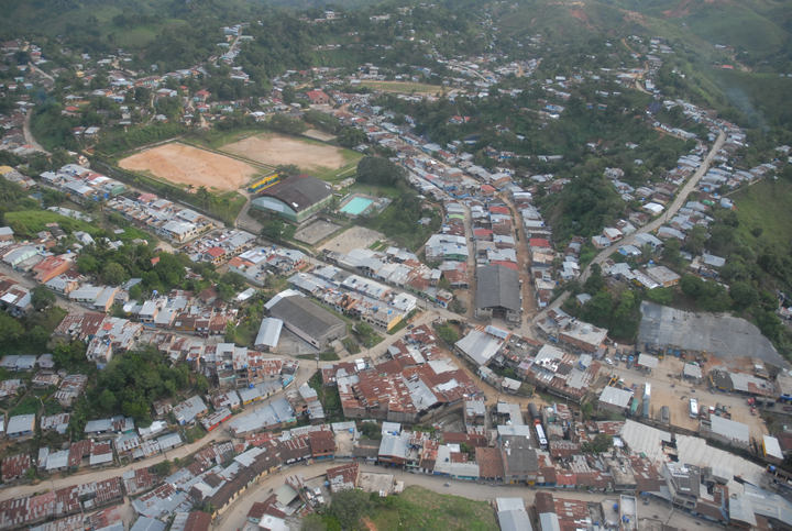 Paramilitares amenazan a Segovia